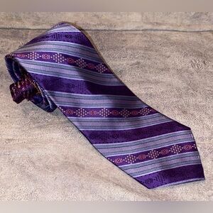 Robert Graham Striped Geometric Pattern 100% Silk Tie Necktie Made In USA